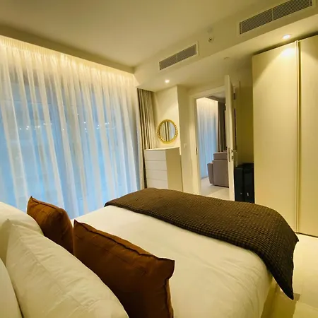 Mercury Luxury With Rooftop Pool