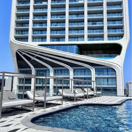 Mercury Luxury With Rooftop Pool Apartment