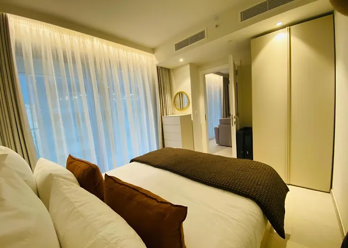 Mercury Luxury With Rooftop Pool